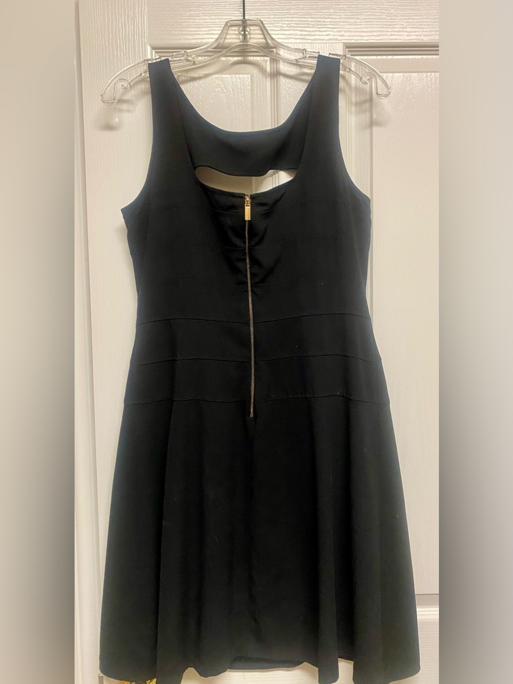 Cache Sleeveless LBD - Picture 3 of 4